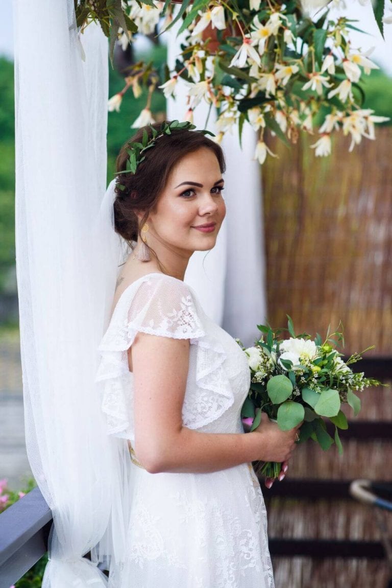 Suknia ślubna w stylu boho Porto 34 z dodatkowymi rękawkami z koła.