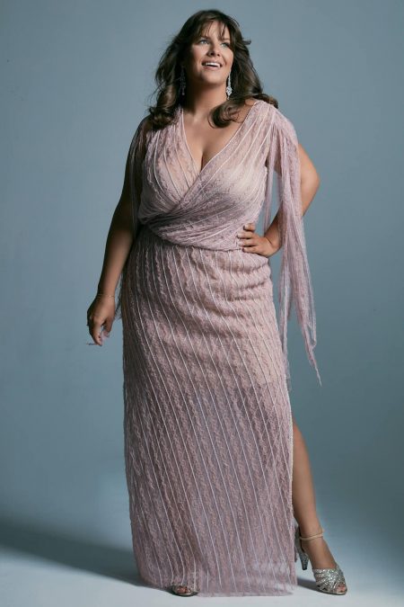 Modelująca sylwetkę suknia ślubna plus size